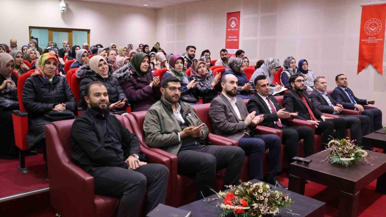 Dijital çağda aile söyleşisi: "Bilinçlen, güçlen, aktar"