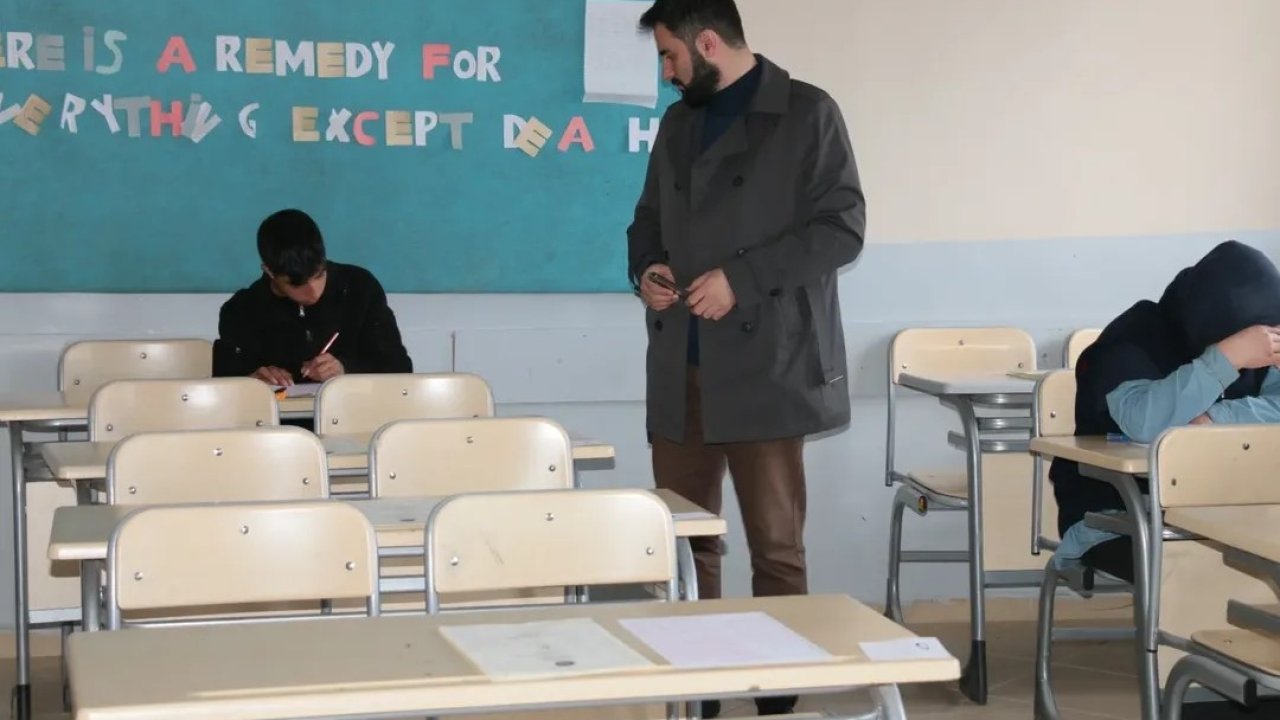 Ağrı’da öğrenciler umre ödüllü bilgi yarışmasına katıldı