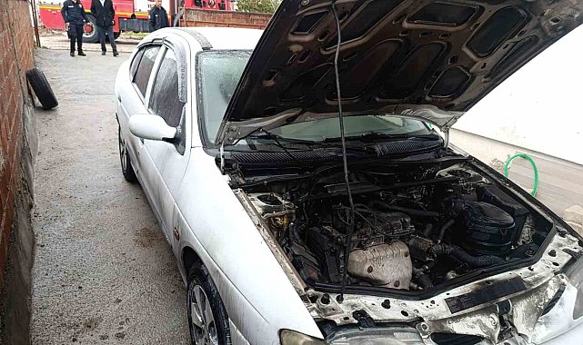 Elazığ'da park halindeki otomobil yandı