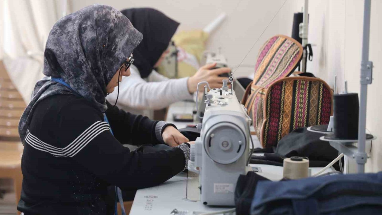 Elazığ’da kadınlar hayallerinin peşinde ter döküyor