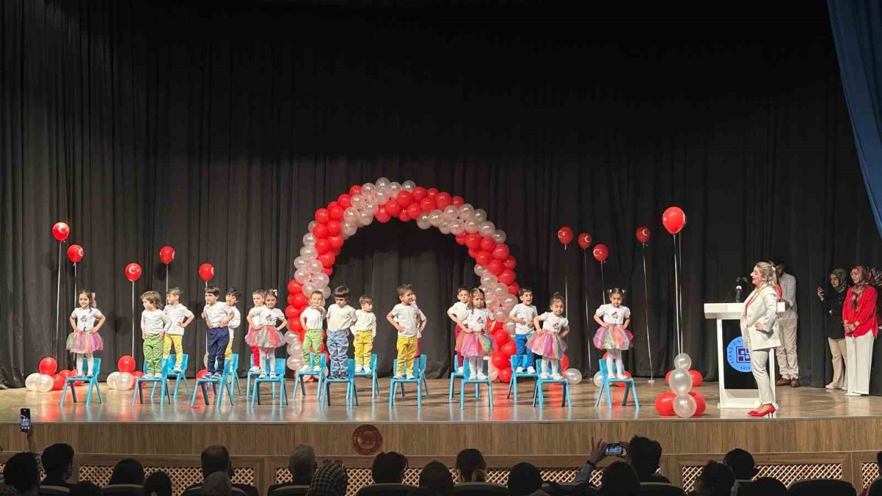 Elazığ’da miniklerin 23 Nisan gösteri alkış aldı