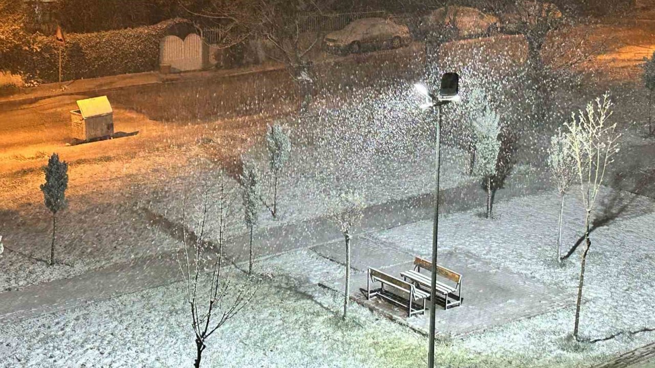 Elazığ’da nisan ayında kar sürprizi