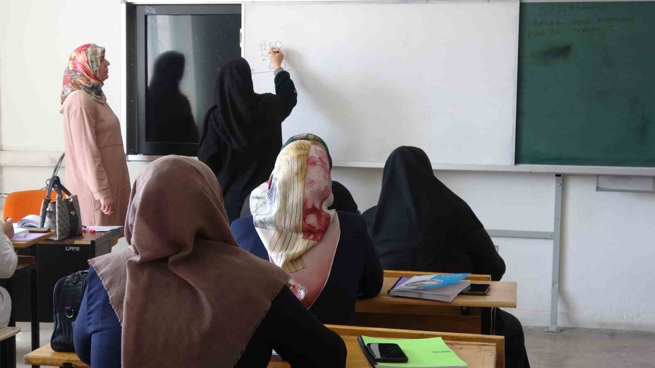 Elazığ’da okuma yazma seferberliği sürüyor