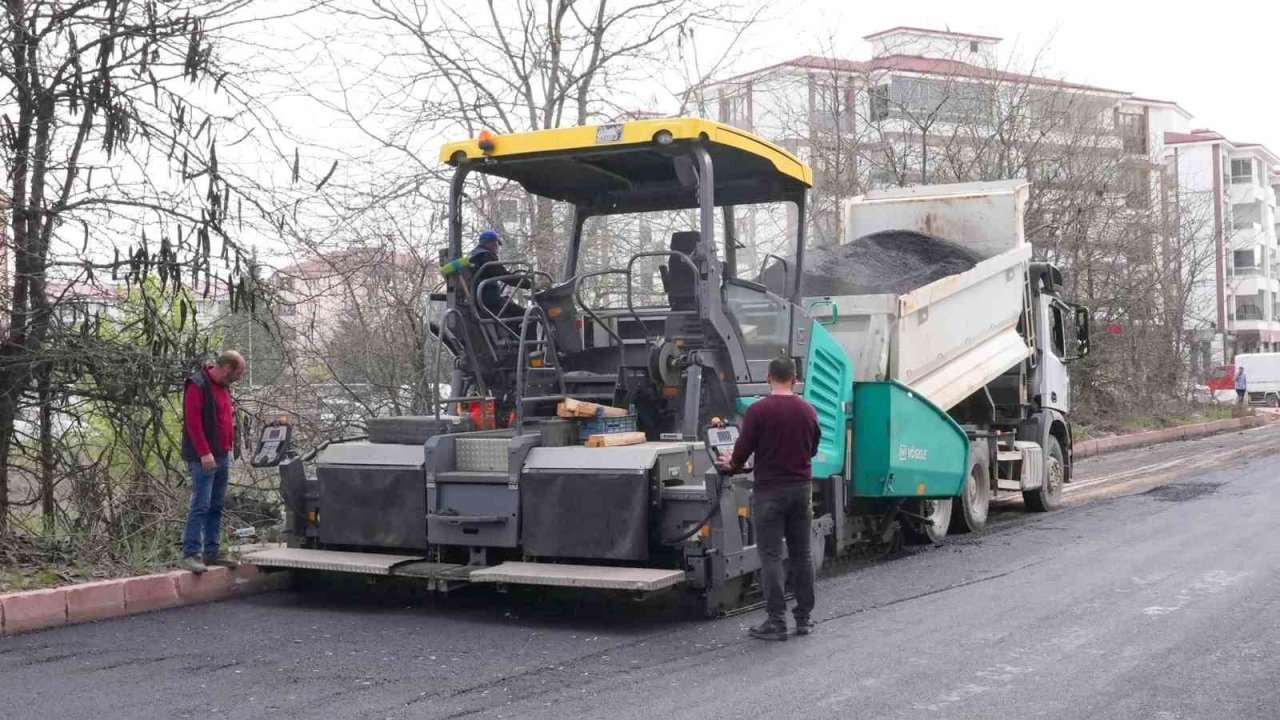 Elazığ’da yol yapım çalışmaları sürüyor
