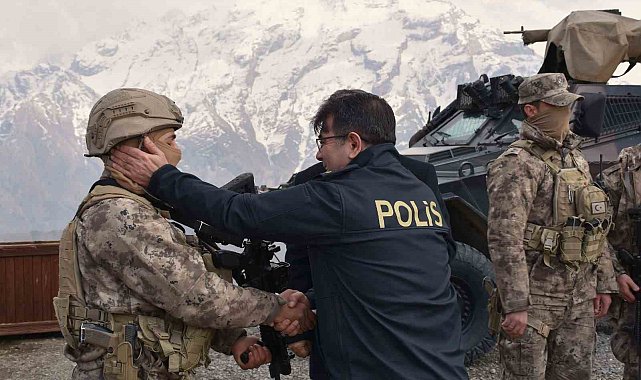 Emniyet Müdürü Yılmaz, görevli polislerin bayramını kutladı