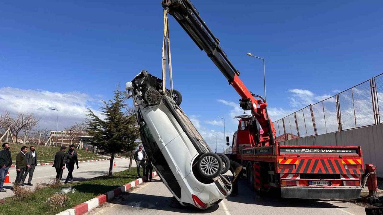Erciş’te otomobille hafif ticari araç çarptı: 5 yaralı