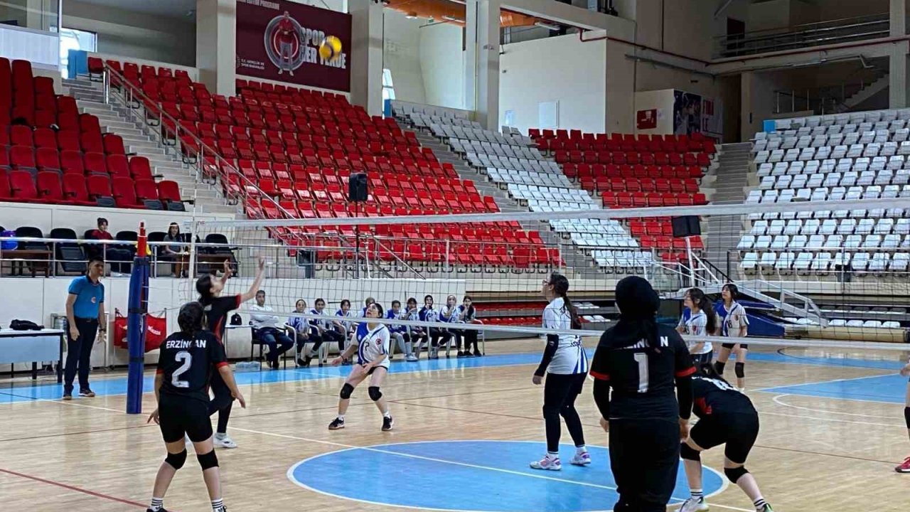 Erzincan’da 23 Nisan Voleybol İl Birinciliği heyecanı başladı