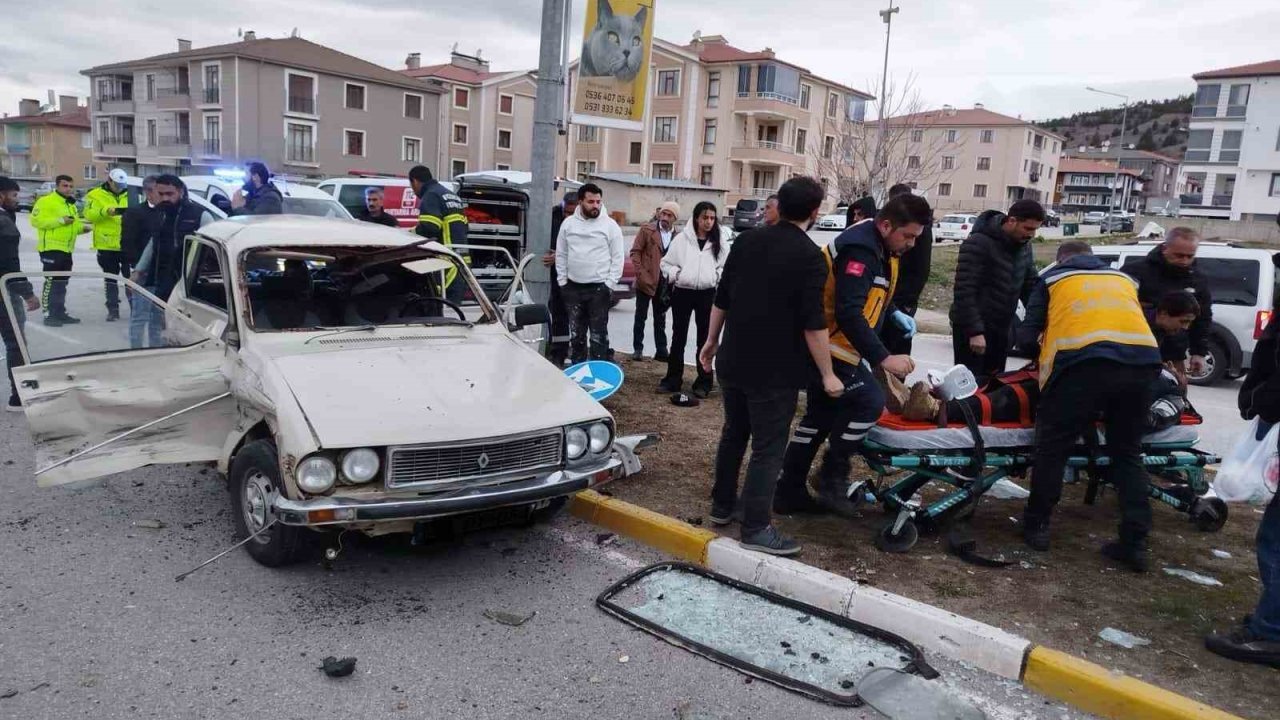 Erzincan’da trafik kazası: 3 yaralı