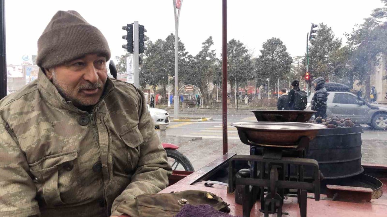 Erzincan’ın renkli simalarından kestaneci Öztürk, kazada öldü