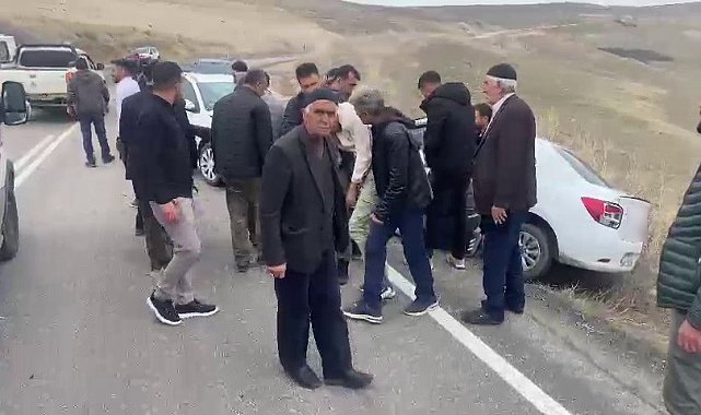 Erzurum'da viraja kontrolsüz giren otomobiller çarpıştı: 9 yaralı