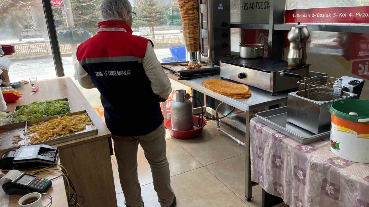 Erzurum’da tavuk dönerciler denetlendi