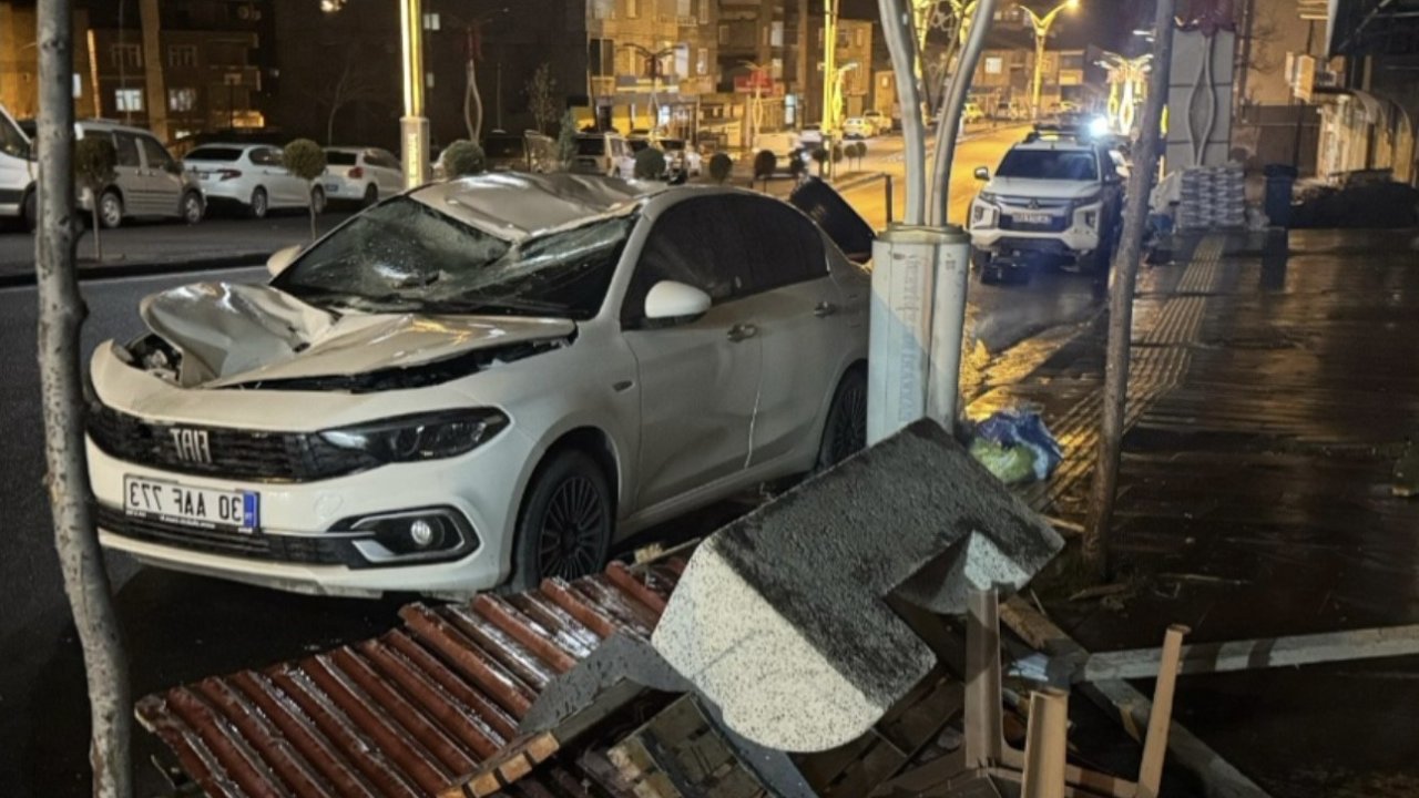 Hakkari’de fırtına nedeniyle 3 kişi yaralandı