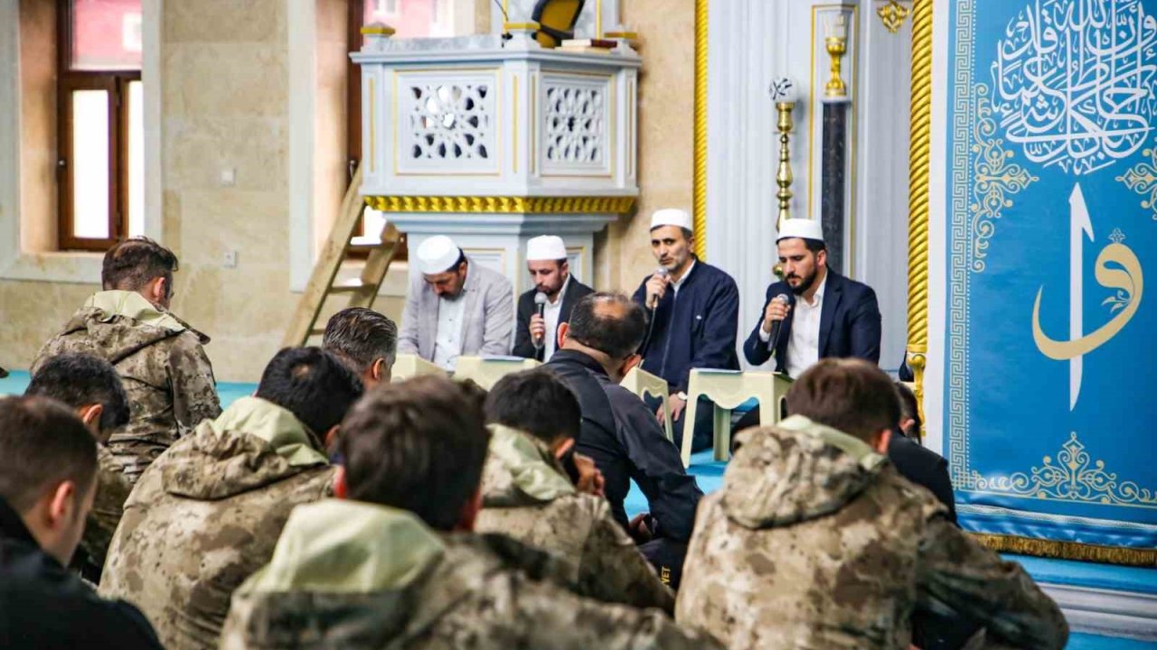 Hakkari’de şehit polisler için mevlit okutuldu