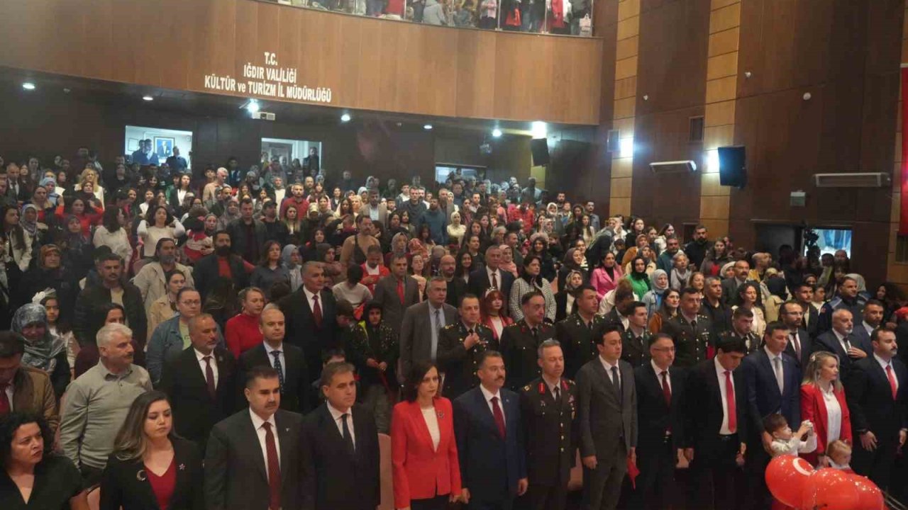 Iğdır’da 23 Nisan kutlamalarına yağış engel olamadı