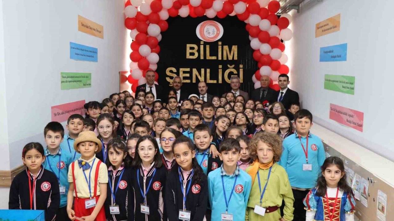 İlkokulda renkli bilim şenliği