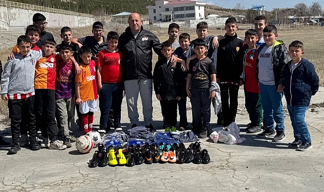 Kars’ta çocuklara spor malzemesi desteği