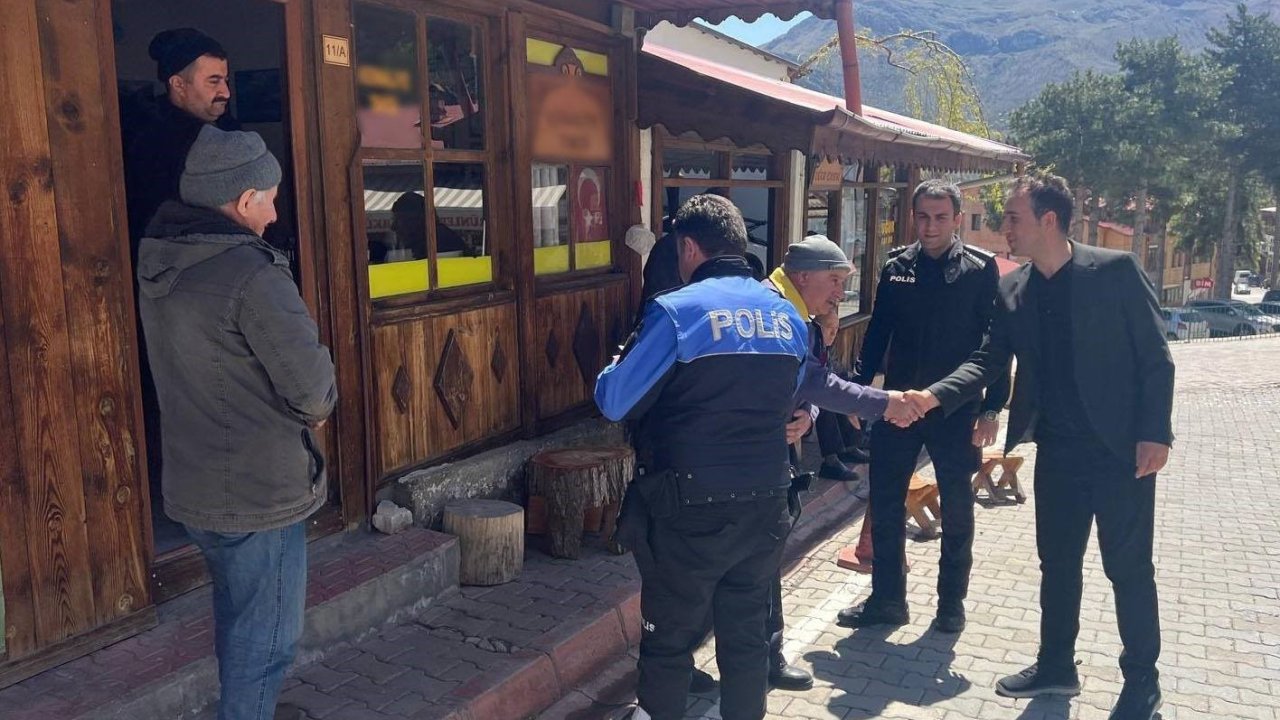 Kemaliye’de polis ekipleri vatandaşlar için sahada