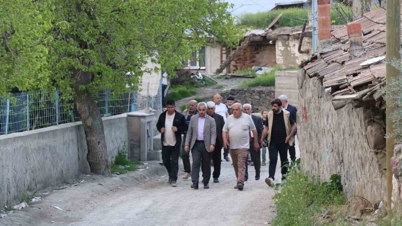 Oltu'da köylüler sorunlarını Başkan Çelebi'ye anlattı