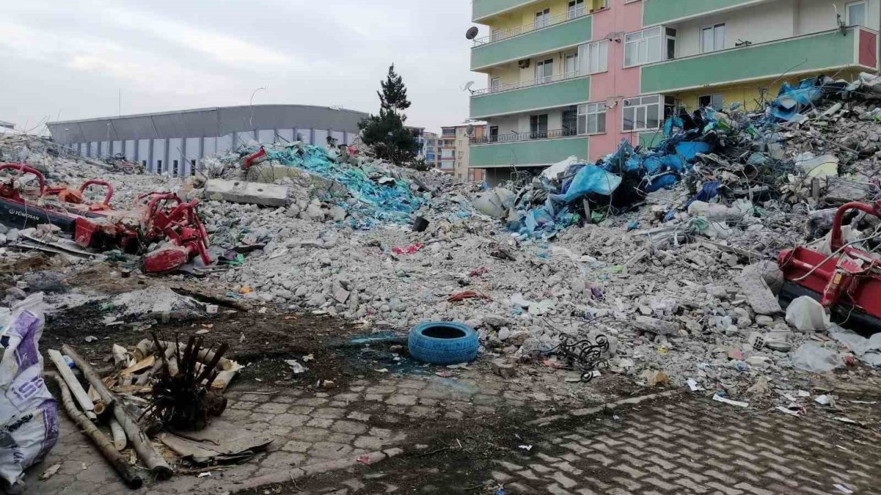 Depremde 19 kişiye mezar olan Ermeç Apartmanı davasında 6’ncı duruşma