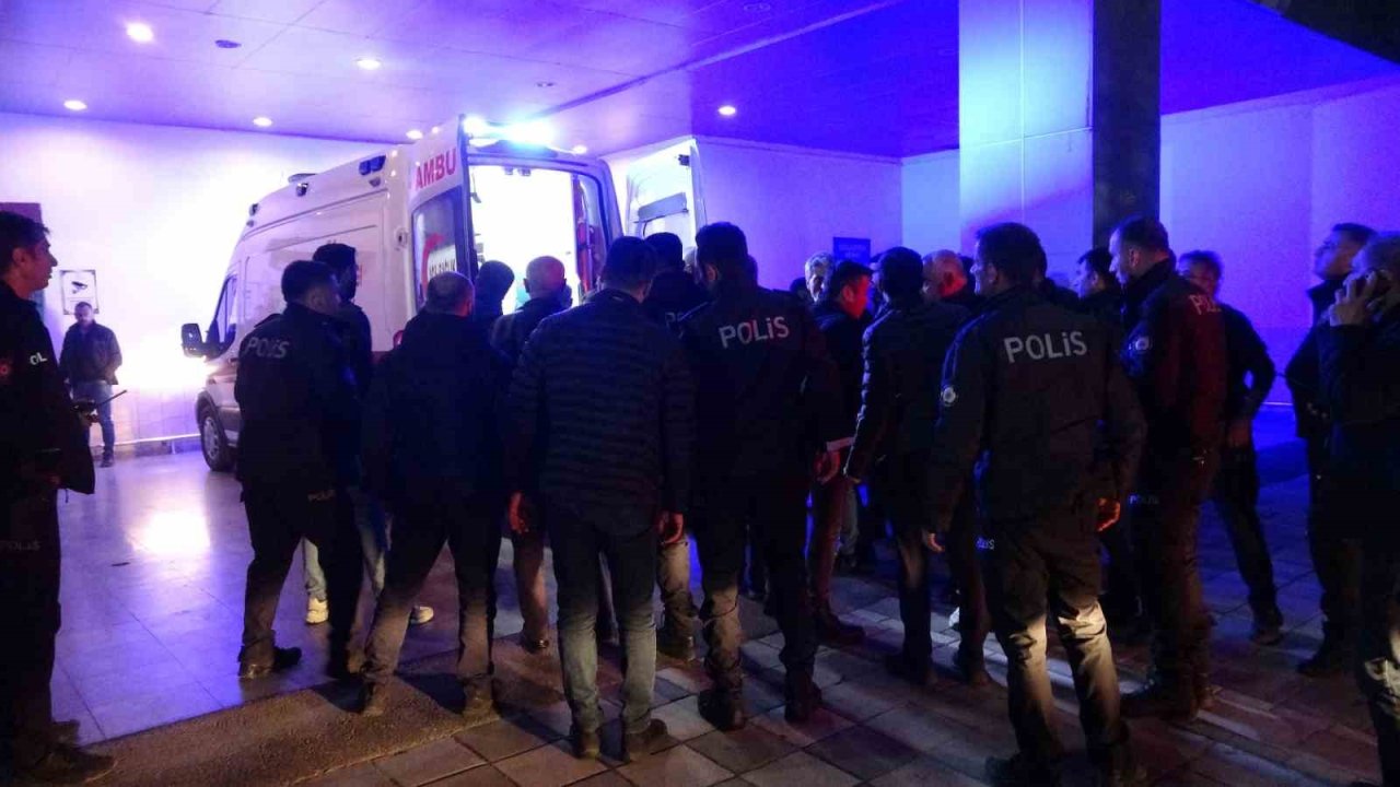 Malatya’da polis memuru halı sahada kalp krizi geçirdi