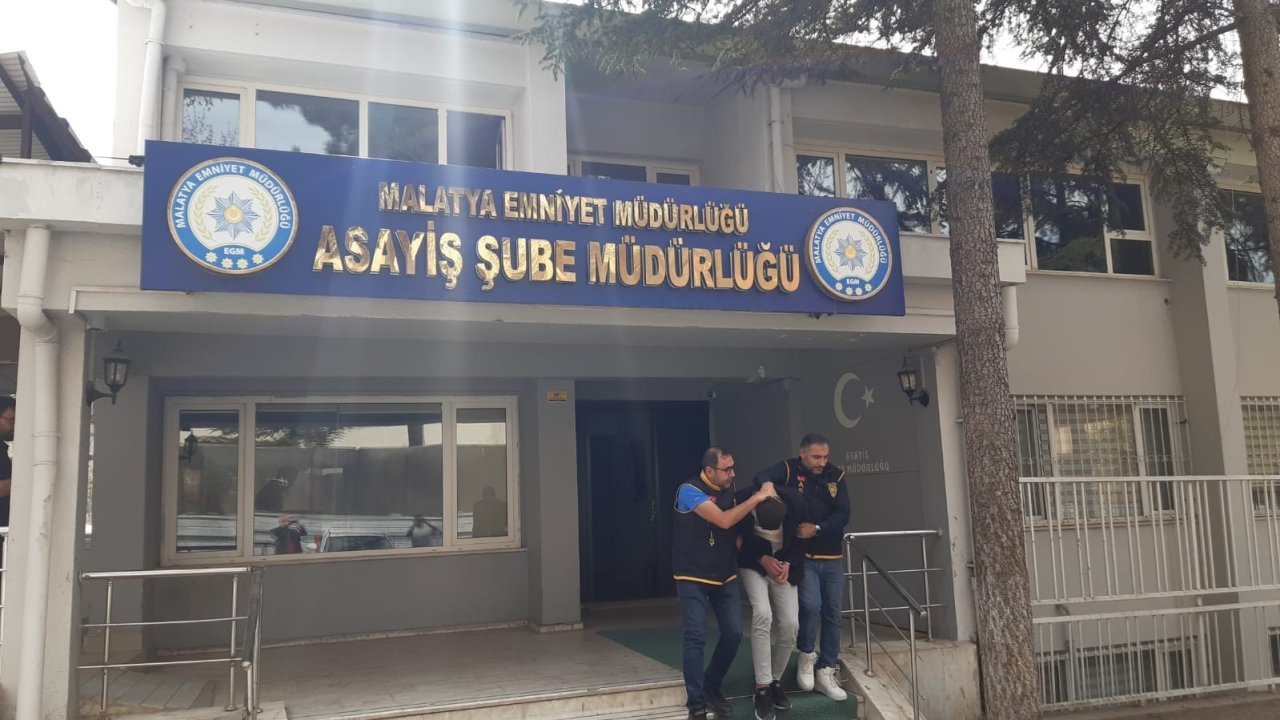 Bilezik siparişini sahibi gibi alarak kuyumcuyu dolandırdı