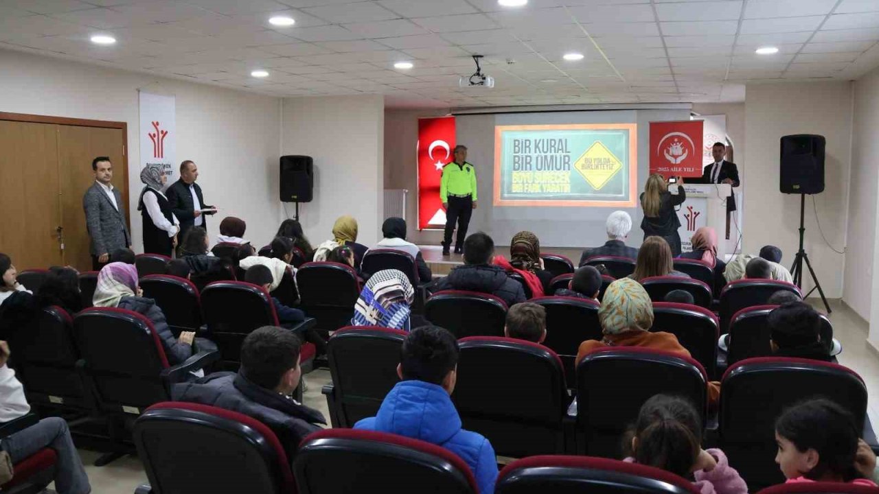 Minik trafik dedektifleri görev başında