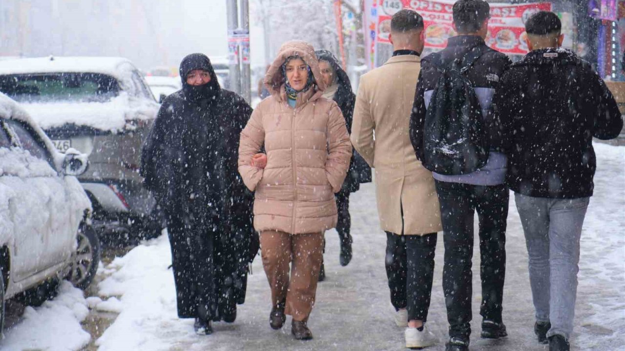 Muş’ta eğitime kar engeli