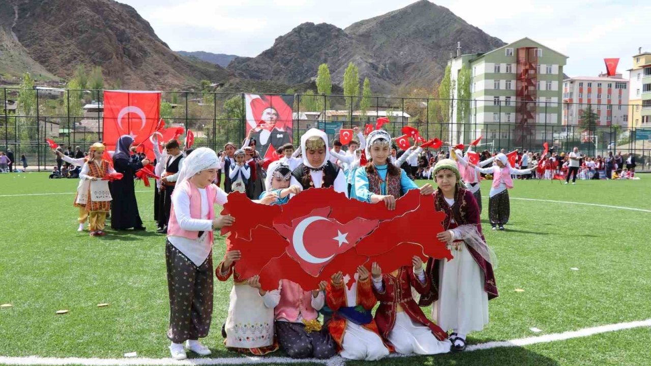 Oltu’da 23 nisan coşkuyla kutlandı