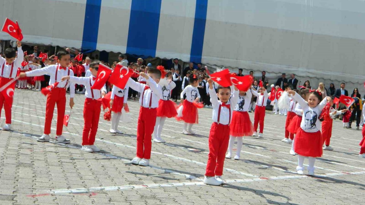 Posof’ta 23 Nisan coşkuyla kutlandı