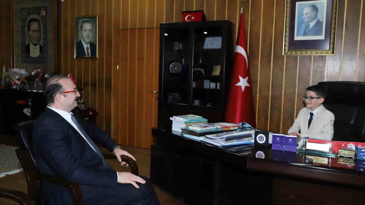Rektörlük koltuğu Ahmet Enes Sağlam’a devredildi
