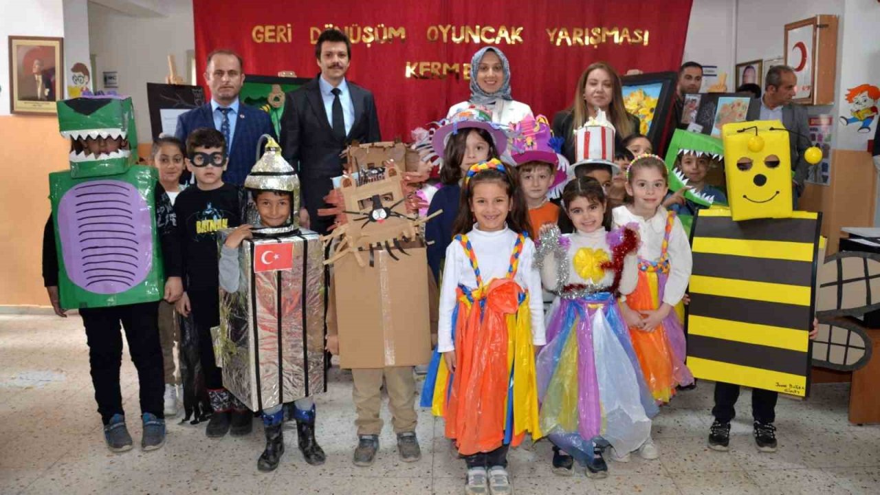 Tercan’da geri dönüşüm oyuncak yarışması düzenlendi