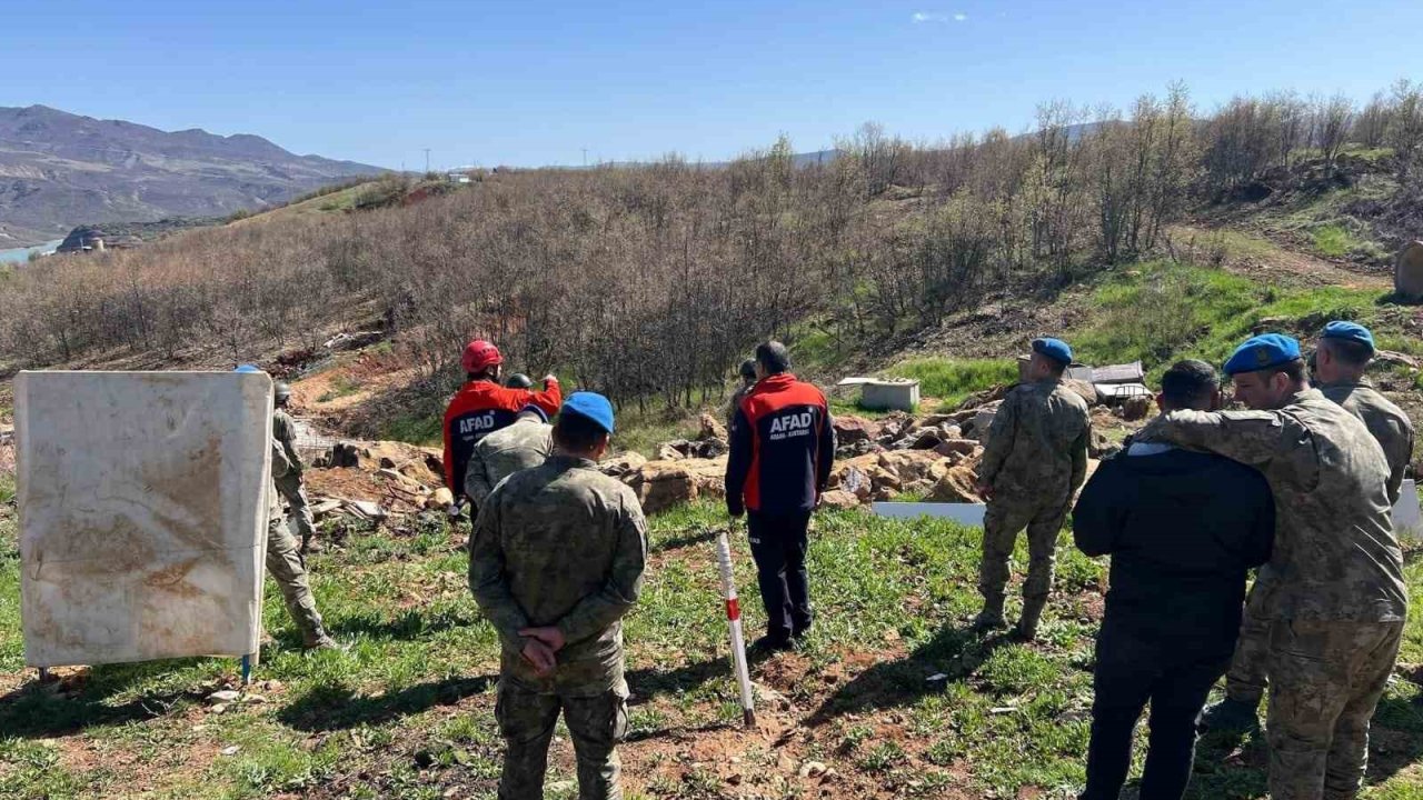 Tunceli’de komando personeline arama kurtarma eğitimi