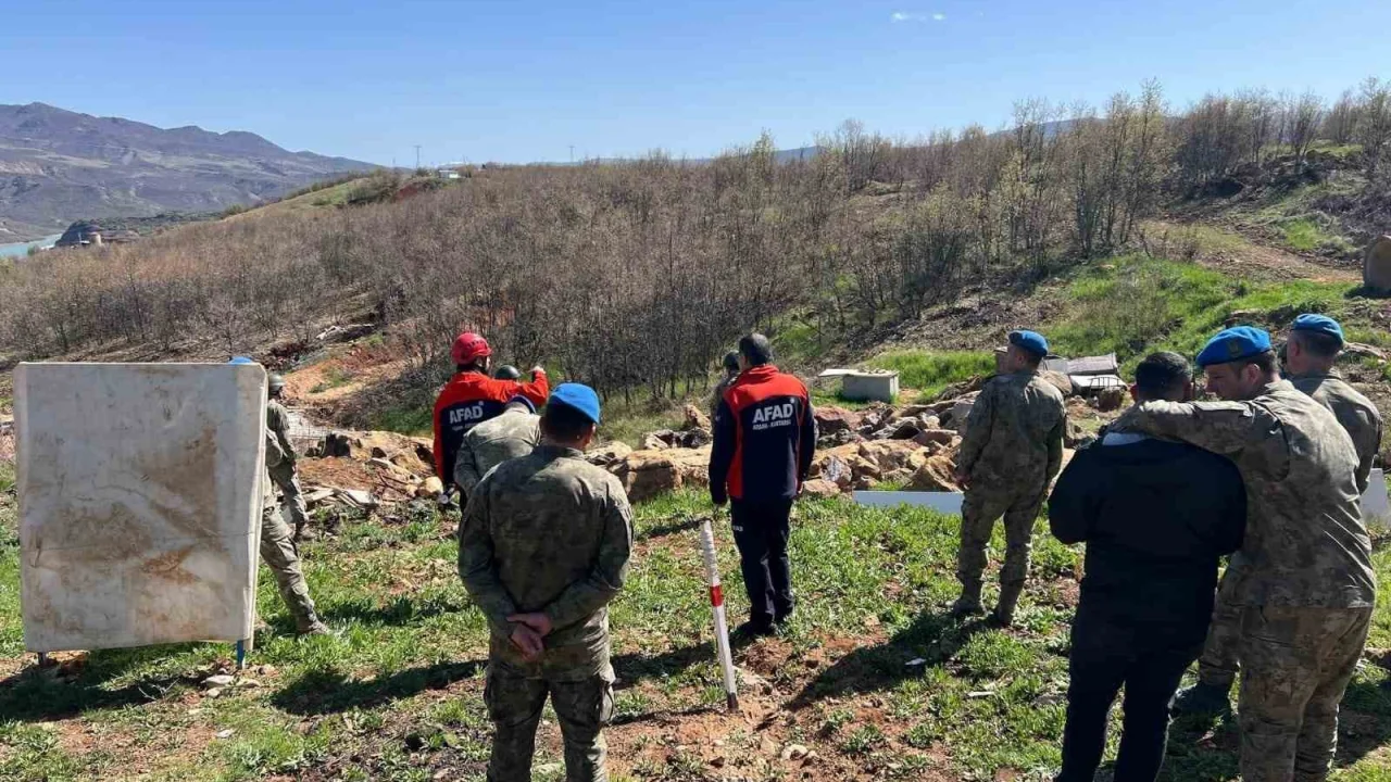 Tunceli’de komando personeline arama kurtarma eğitimi