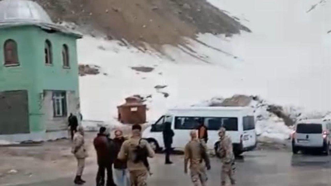 Van-Bahçesaray yolu ulaşıma açıldı