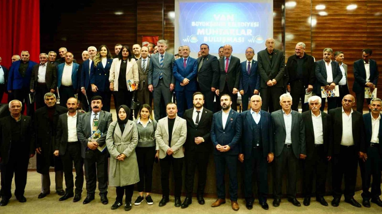 Van Büyükşehir Belediyesi Genel Sekreteri Akhan, mahalle muhtarlarıyla buluştu