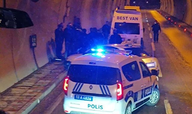 Van'da sürücüler arasında 'yol verme' kavgası: 2 yaralı