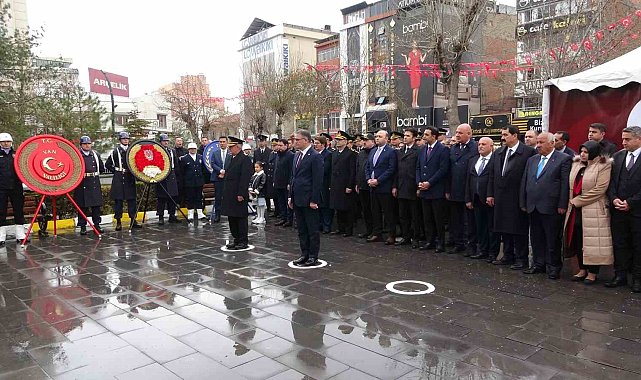 Van'ın düşman işgalinden kurtuluşu sağanak yağmura rağmen coşkuyla kutlandı