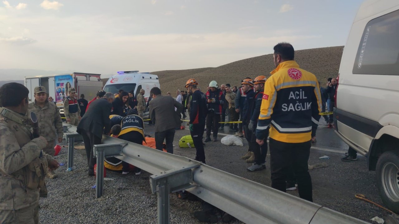 Van’da feci kaza: 6 ölü, 8 yaralı