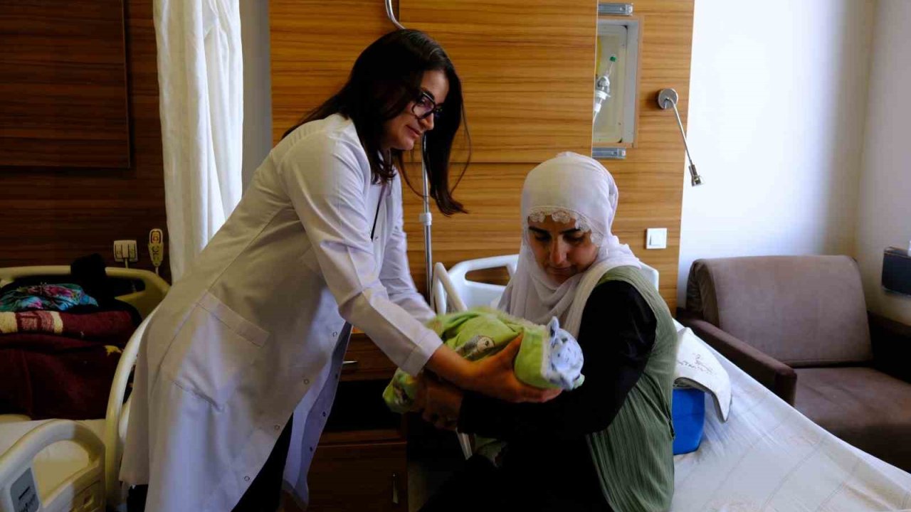 Van’da sağlık ekipleri zamanla yarıştı: Anne ve bebek hayata döndü
