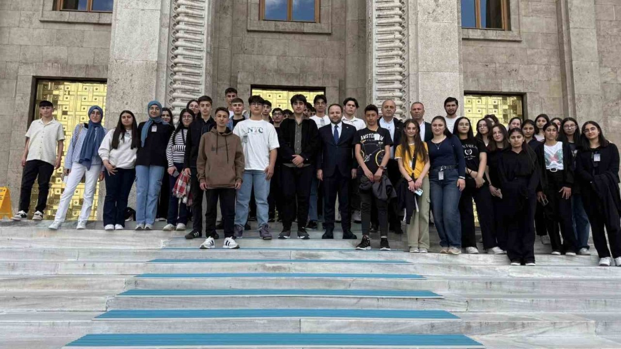 Ardahanlı öğrenciler mecliste ağırlandı