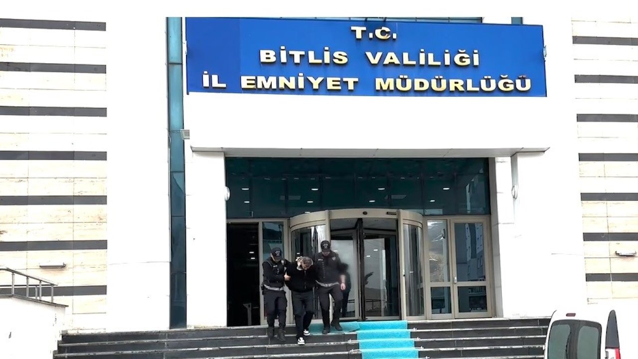 Yabancı uyruklu şahsın ayakkabısından uyuşturucu çıktı
