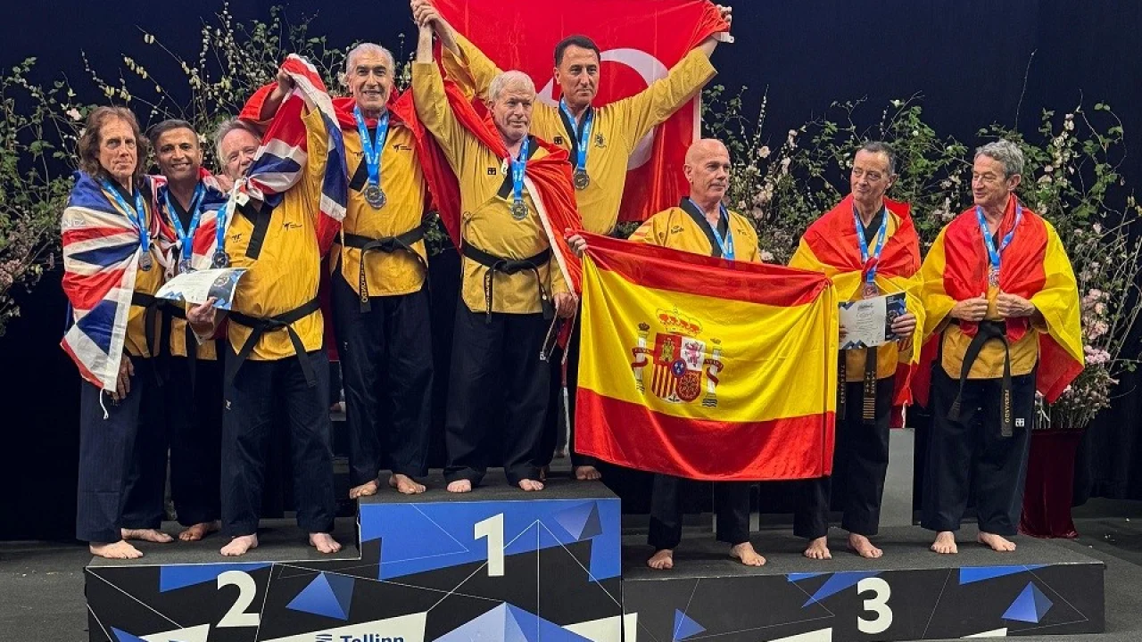 Avrupa Pomsae Şampiyonasına katılan sporculardan Erzurum'a madalya