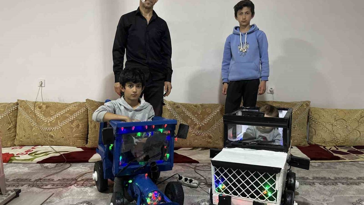 Yüksekovalı baba, çocukları için atık malzemelerden araba yaptı