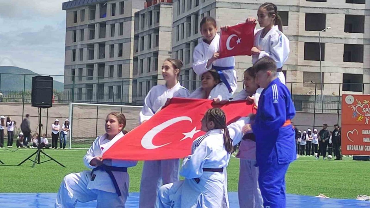 Ardahan’da, 19 Mayıs Atatürk’ü Anma, Gençlik ve Spor Bayramı coşkusu