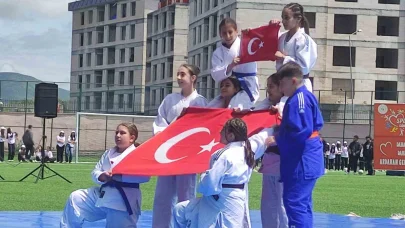 19 Mayıs Atatürk’ü Anma, Gençlik ve Spor Bayramı Ardahan’da coşkuyla kutlandı