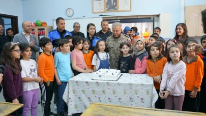 Iğdır Emniyet Müdürü Turgay, öğrencilerin davetini kırmadı