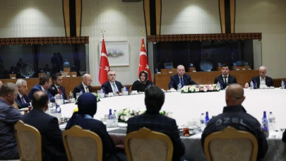 Cumhurbaşkanı Erdoğan, işçilerle bir arada