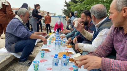 Öğrenciler işçilere sofra hazırladı