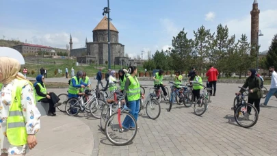 Kars’ta bisiklet turu düzenlendi