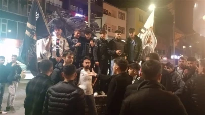 Beşiktaş taraftarları Fenerbahçe galibiyetini kutladı